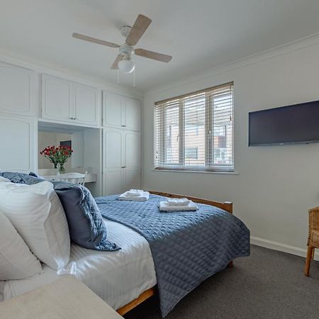Luxury 2 Bed Room Lake View Apt Bowness Parking Екстер'єр фото