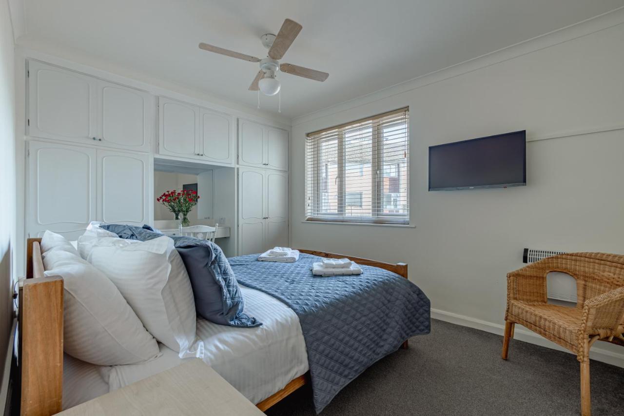 Luxury 2 Bed Room Lake View Apt Bowness Parking Екстер'єр фото