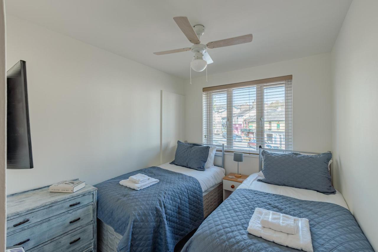 Luxury 2 Bed Room Lake View Apt Bowness Parking Екстер'єр фото