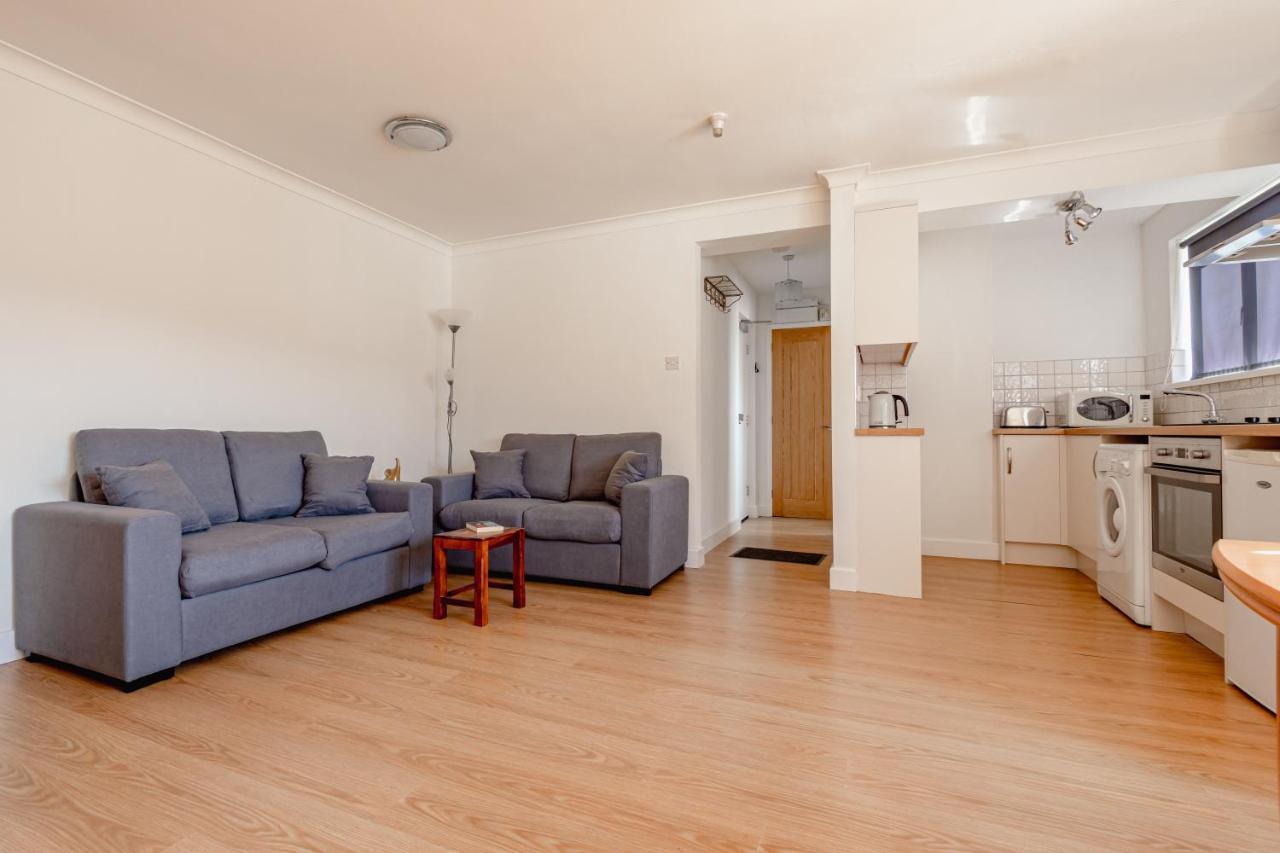 Luxury 2 Bed Room Lake View Apt Bowness Parking Екстер'єр фото